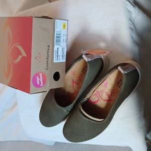 NWT 9.5M Comfortiva Cherrie Olive Slip-ons
